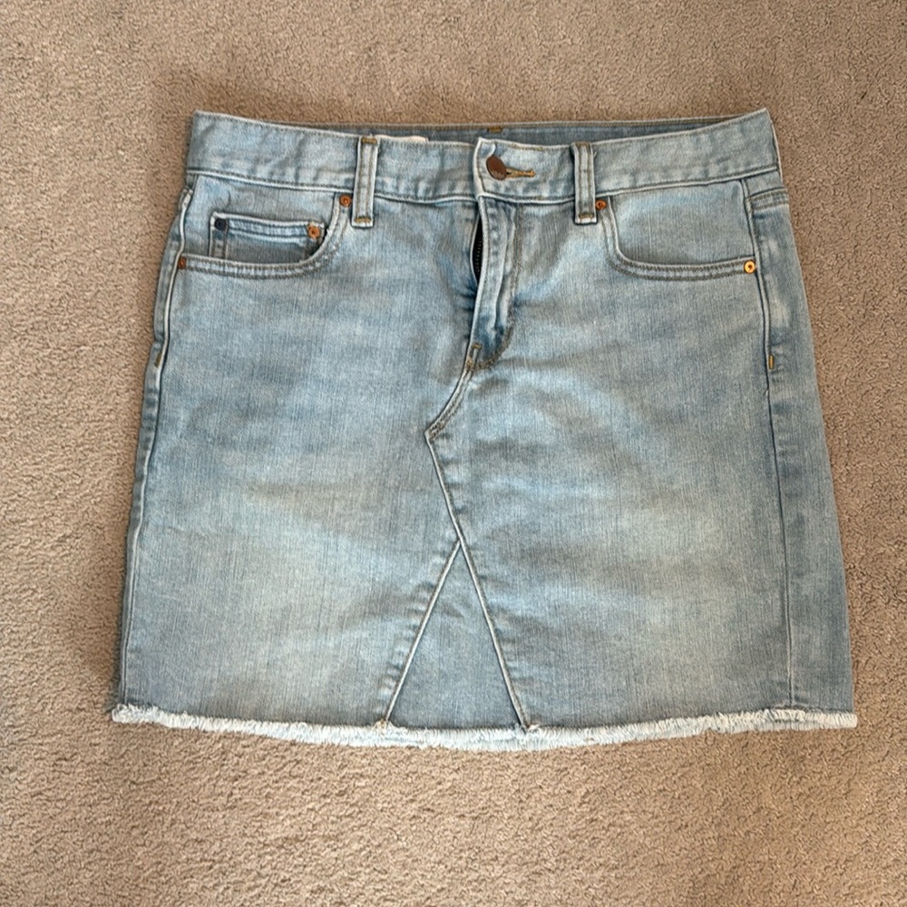 Gap light wash jean mini skirt size 27 waist, (4)